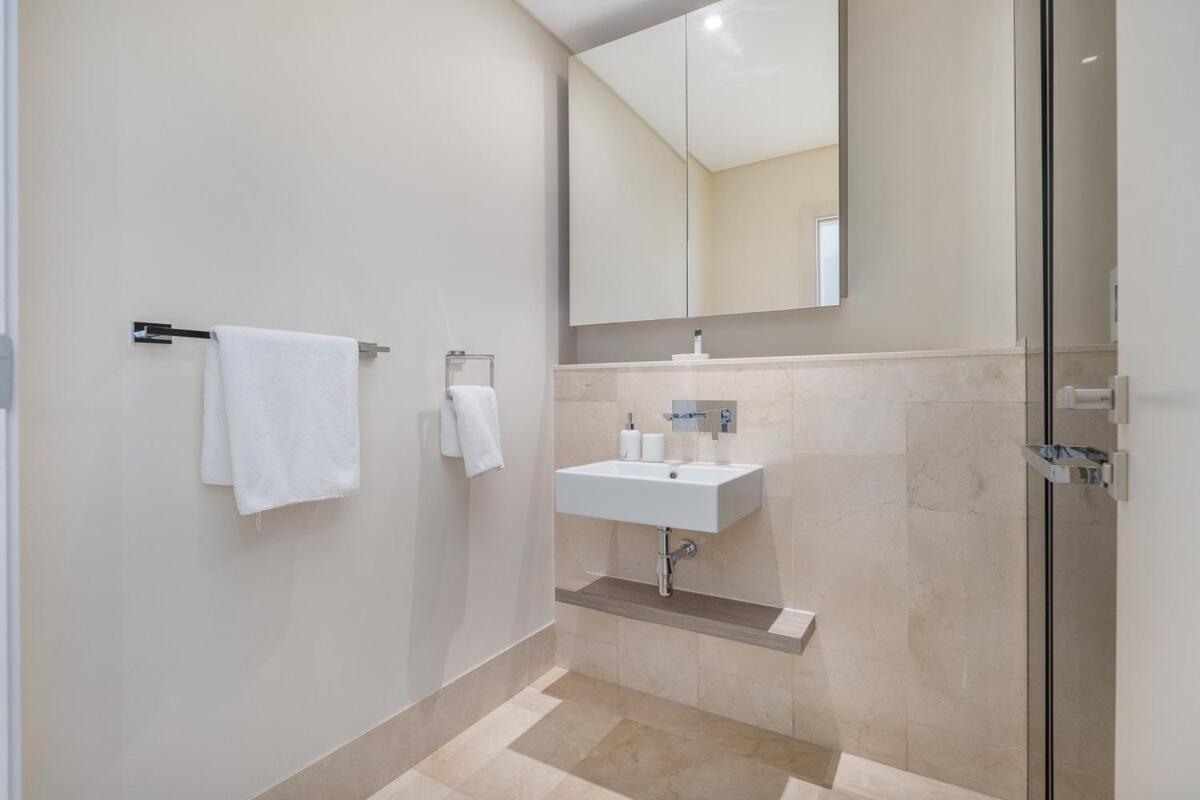 Relaxing 3br In Palm Jumeirah With Views Dubai